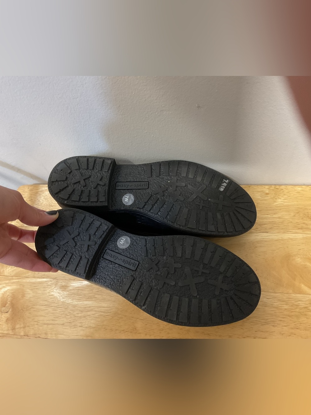 New Easy Spirit Black Leather Loafers Size 7, easy arch - Picture 2 of 8